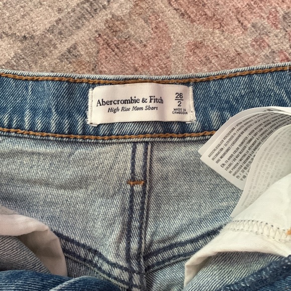 Abercrombie & Fitch Hi Rise Mom Short - Picture 5 of 5